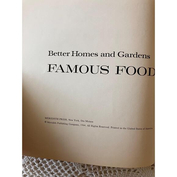 1964 Better Homes & Gardens Cookbook: Famous Foods from Famous Places - Picture 3 of 8